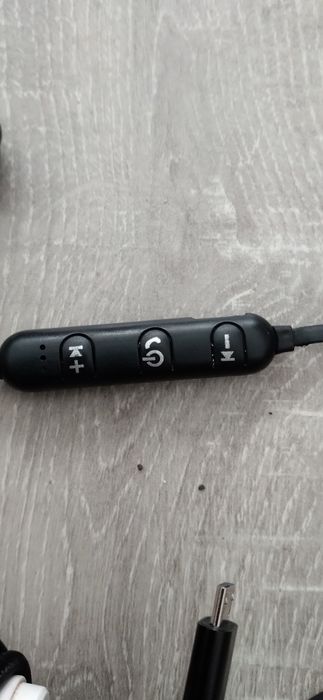 Sprzedam słuchawki douszne bezprzewodowe bluetooth