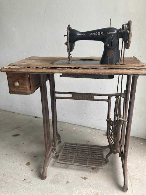 Máquina de Costura antiga SINGER