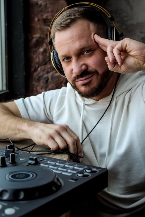 Ведучий та DJ на ваше свято