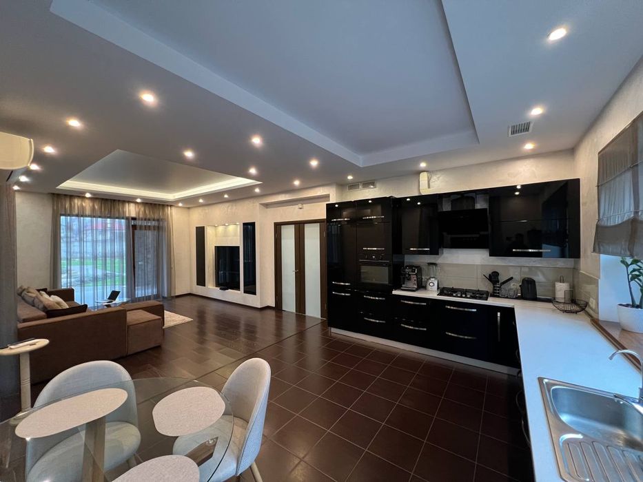 Продаётся современный капитальный дом в начале Обуховки лес река