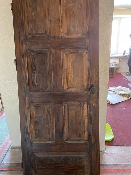 Продам ДЕРЕВЯННУЮ дверь