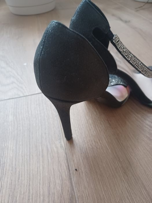 Buty na obcasie letnie