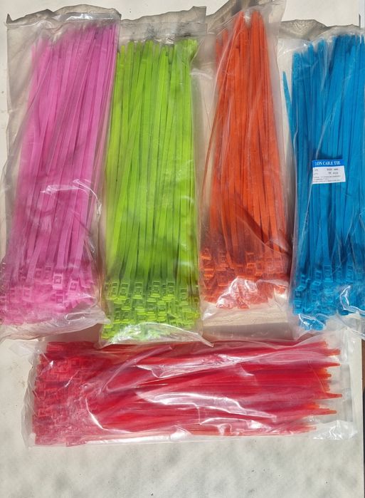 Стяжки пластиковые.