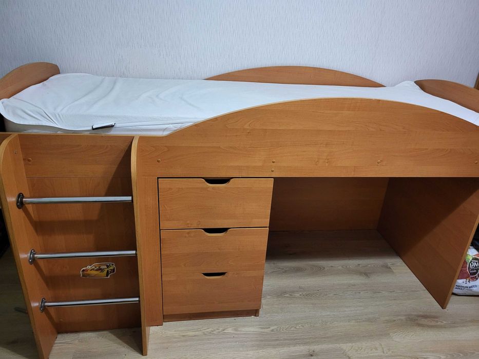 Дитяче ліжко Універсал з висувними ящиками, шафою та столом