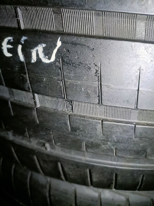 Pneus  275/35/20