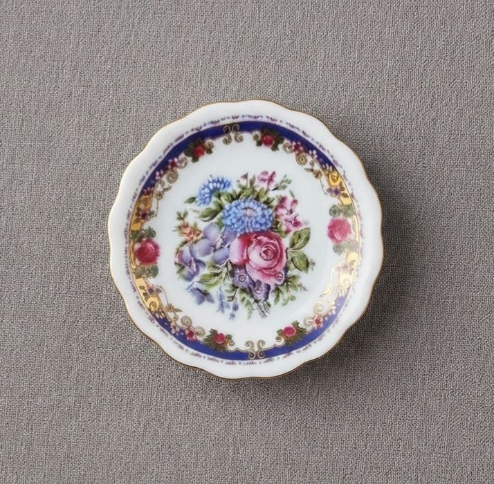 Vintage decorative plate