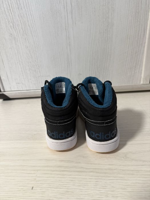 Демісезонні чоботи adidas,оригінал.розмір 28
