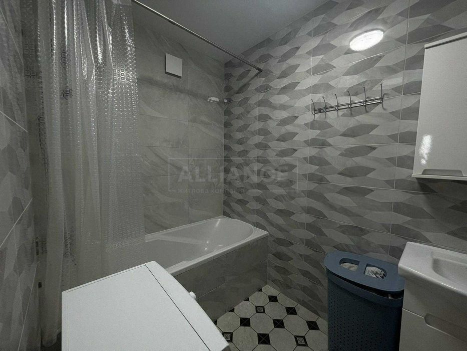 Цікава 3кімнатна квартира в низькоповерховому будинку