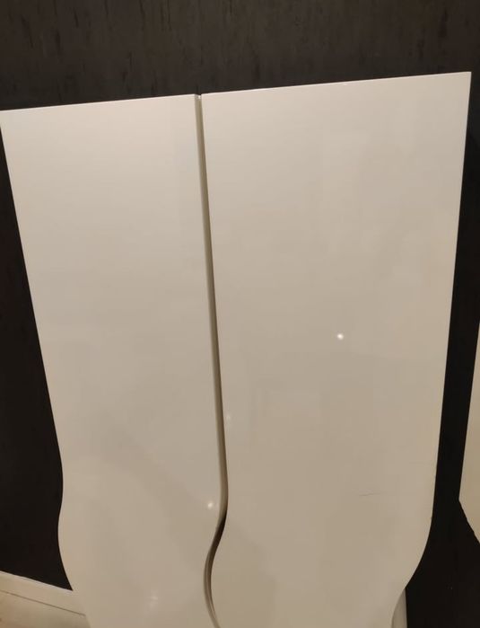 Móvel de parede suspenso vertical com LED interior