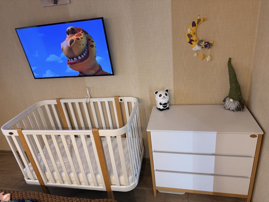 Ліжечко (з матрацом) та комод-пеленатор Angelo