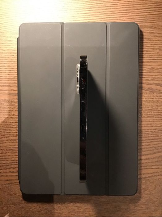 Iphone 14pro com seguro e garantia.