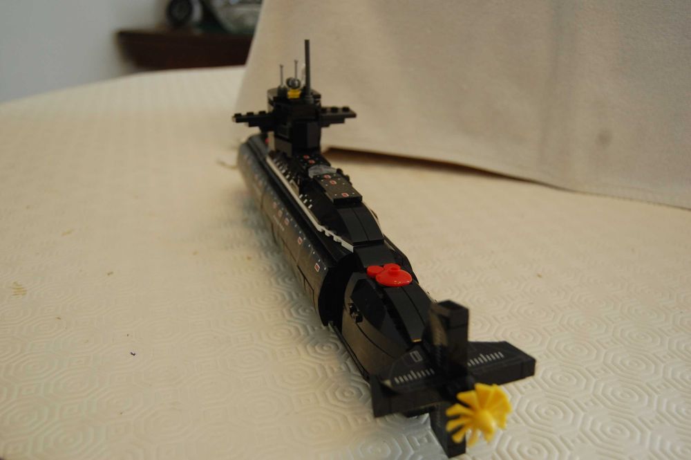 Submarino construído em blocos de contrução tipo Lego