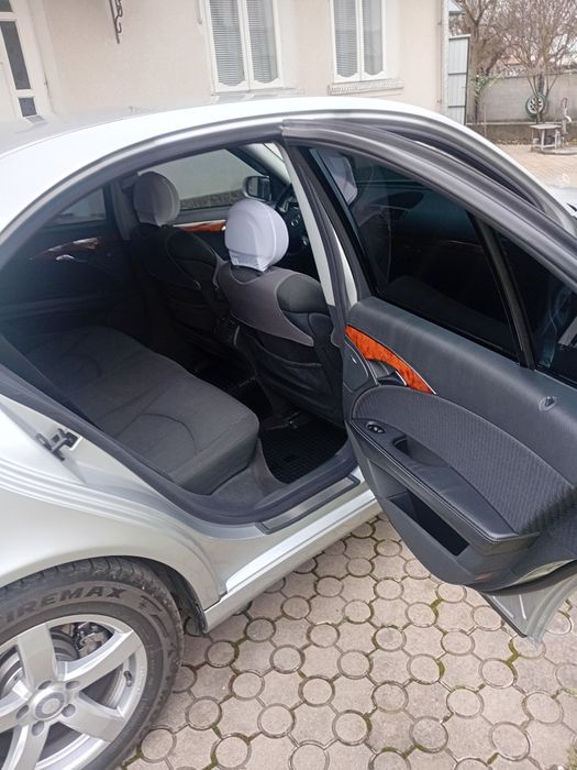 Пиодається Мерседес 211,2,2 дизель,автомат.