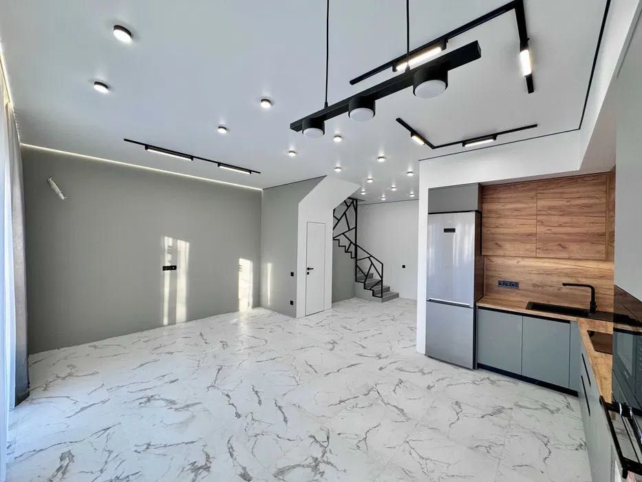 Продаж будинок таунхаус в закритому містечку набережна озеро