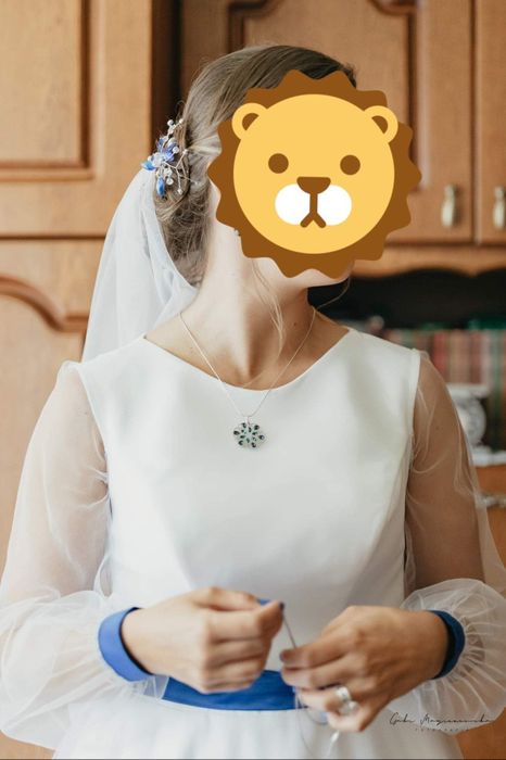 Suknia Ślubna z chabrowym materiałem.