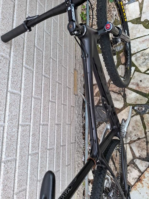 Bicleta BTT carbono 27,5