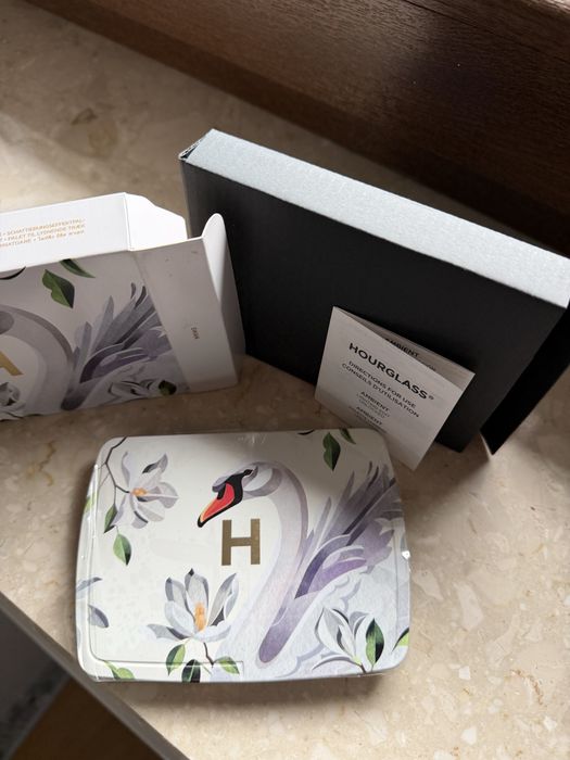 Hourglass Ambient Lighting edit unlocked Swan