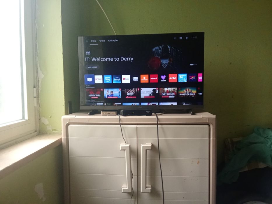TV Philips nova em folha com tudo incluído