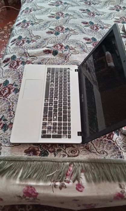 Ноутбук ASUS X550C