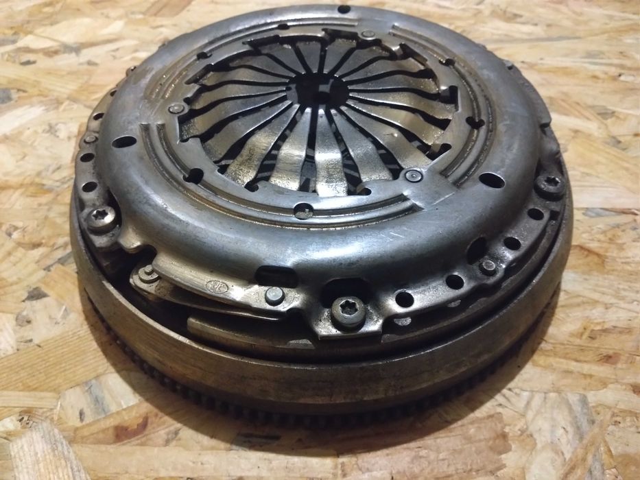 Демпфер маховик щеплення Berlingo Partner C4 C5 307 308 3008 1.6 HDI