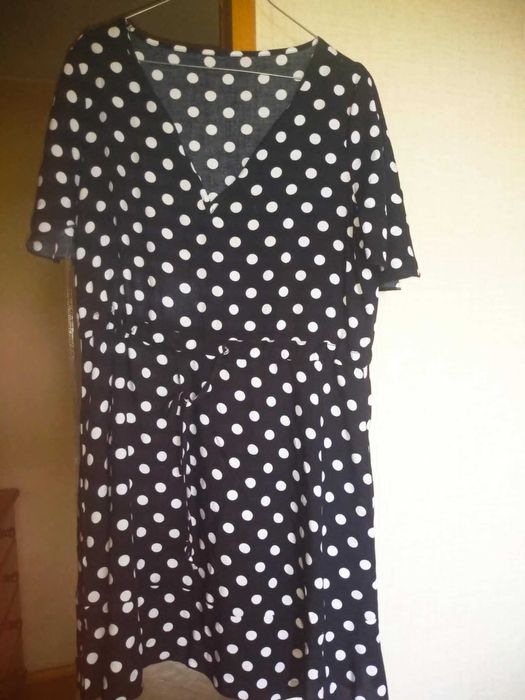 Sukienka czarna w grochy