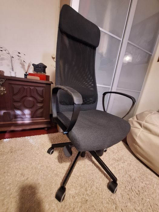 Cadeira para secretária de computador