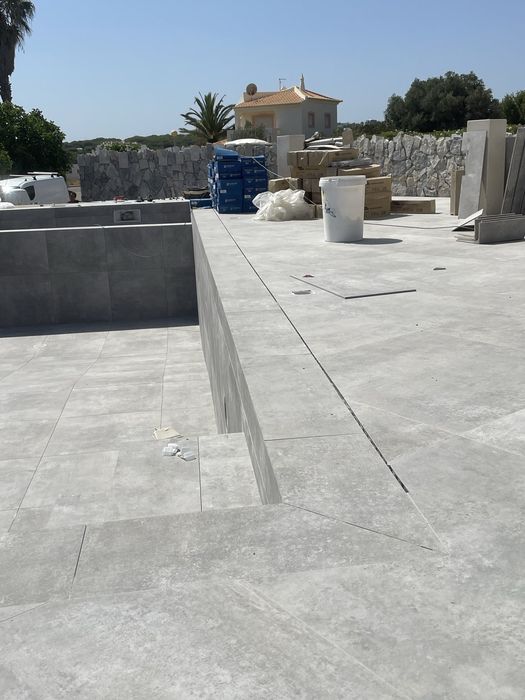 Ladrilhador profissional no Algarve – qualidade e rapidez