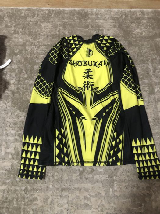 Костюм для  тренировок.