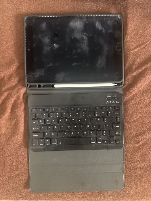 IPAD 9  z akcesoriami