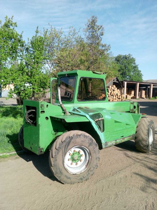 Вилочний телескопічний навантажувач