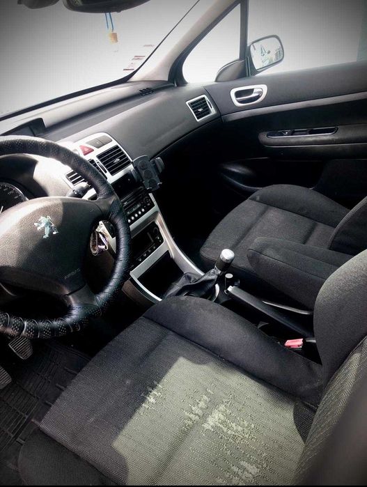 Peugeot 307 SW - 7 Lugares (2700€ ate final de agosto)