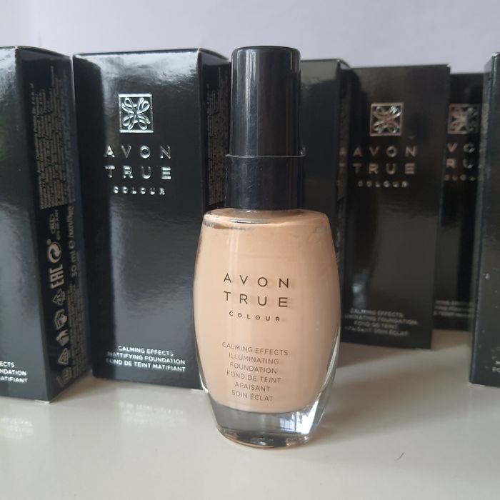 Тональна основа oriflame, avon, помада Леді зняті з продажу