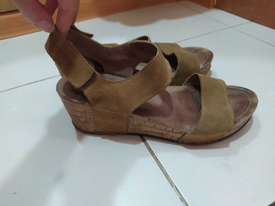 Взуття жіноче 37-38 розмір