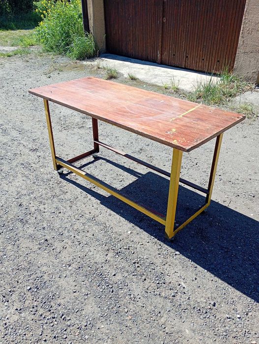 Stół warsztatowy z mini kółkami o wymiarach: 114*50*60cm