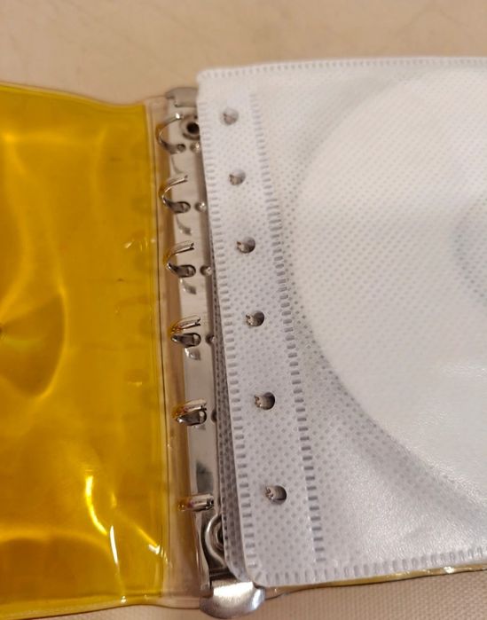 Estojo/ Porta CDs com argolas - capacidade para 24 CDs