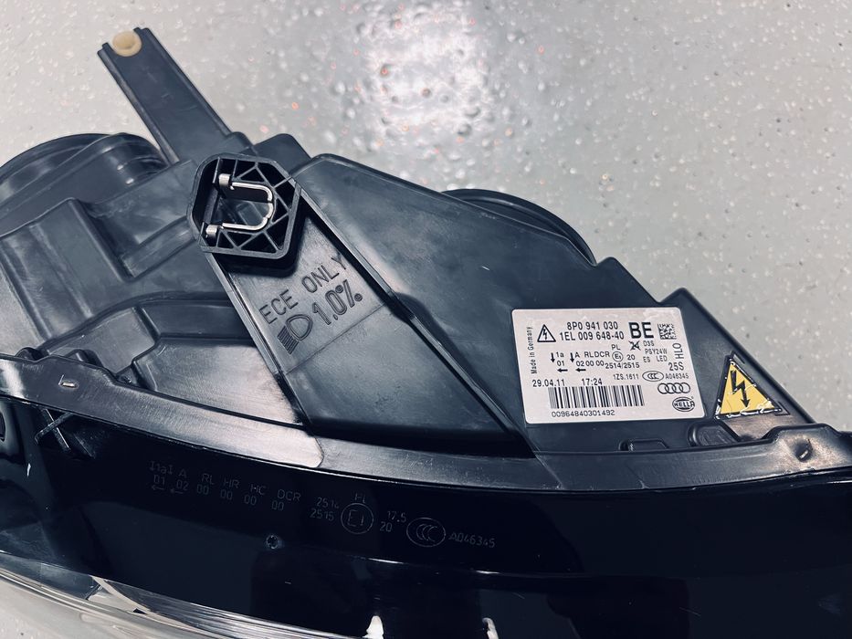 Farol/Otica D3S Original Audi A3 8P