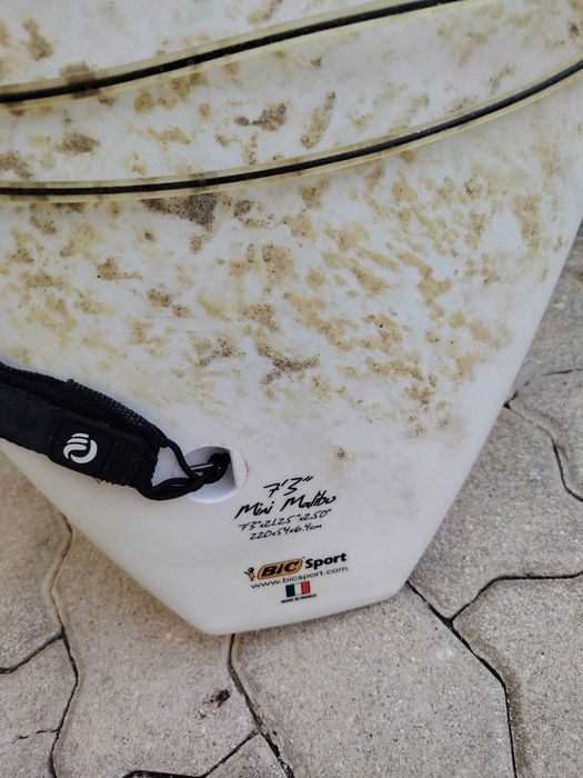 Kit Surf: Pracha Bic Malibu 7.3, quilhas, leash, cera, capa transporte e fato neopreno