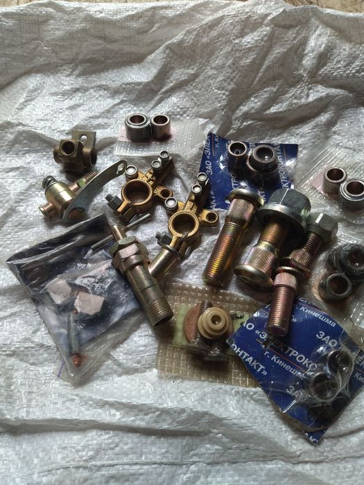 Шестерня и муфта КПП УАЗ на 2-х синхронну и прочее.