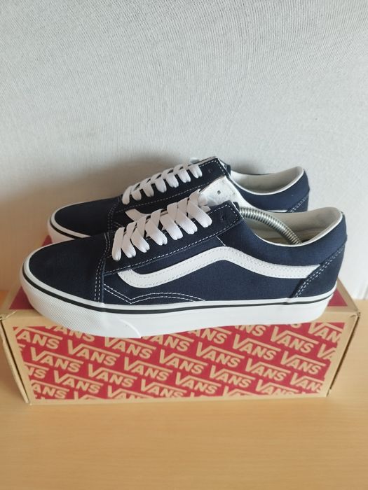 Vans Old Skool Azul e Branco tamanho 39 novos nunca usados.
