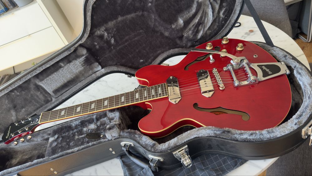 Epiphone Casino Std Cherry c/ Bigsby + Hardcase