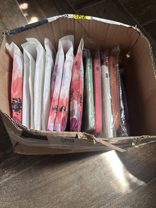 Paczka etui na iPhone (33 sztuki) — od 7/8 do 12 Pro Max
