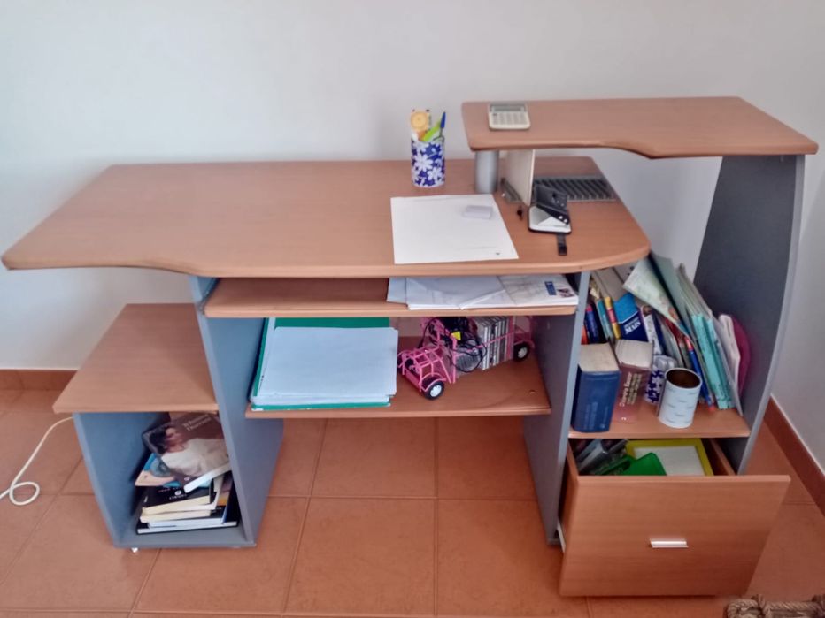 Desk with Minimal Use64752045795203120