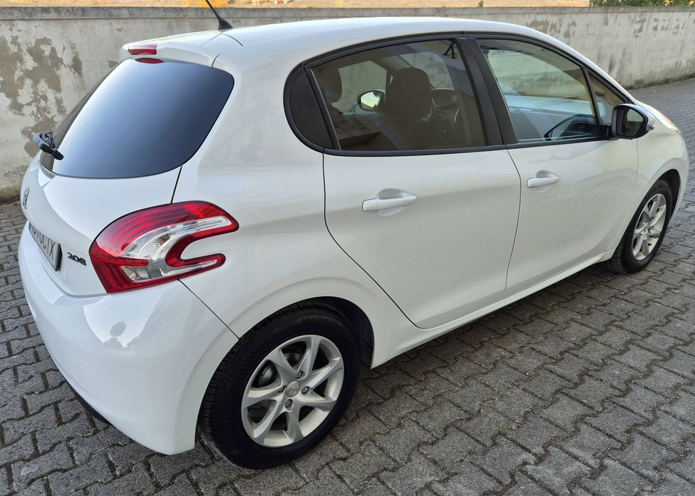 Peugeot 208 1.4 Hdi 137 mil km — photo 5