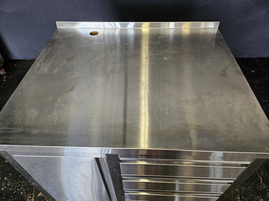 Bancada em inox com gavetas