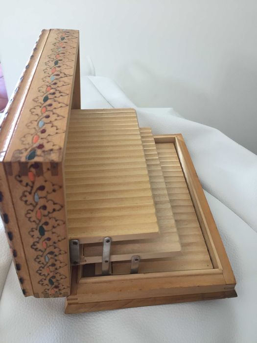 Caixa antiga, cigarrilhas, charutos. Madeira, pintada à mão. Czech rep