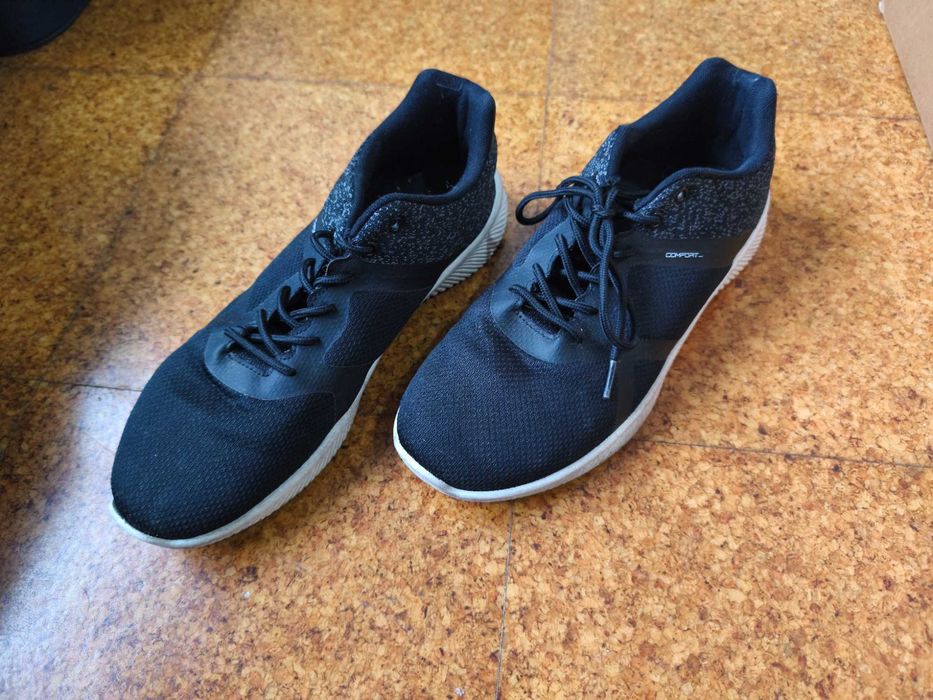 Sapatilhas de Desporto/Casual (Pretas)