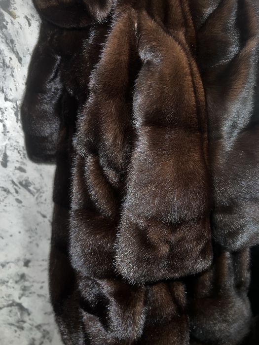 Продається норкова жіноча шуба