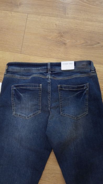 Nowe spodnie z haftem