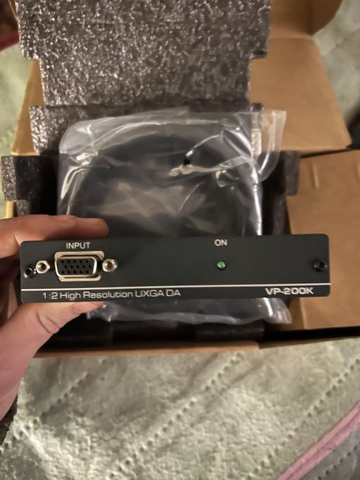 Высококачественный усилитель-распределитель Kramer VP-200K