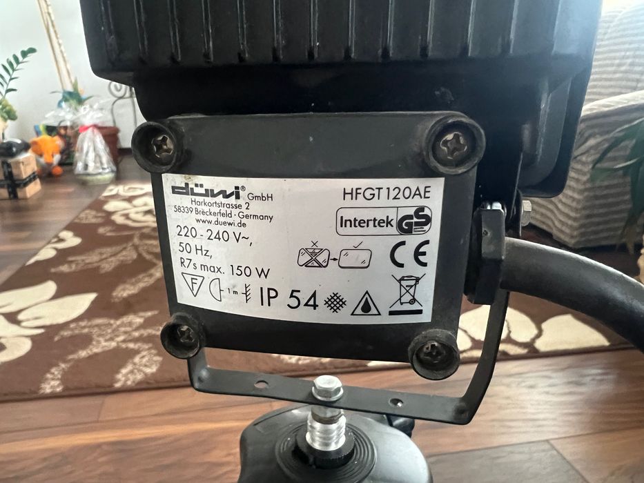 Halogen z tripodem